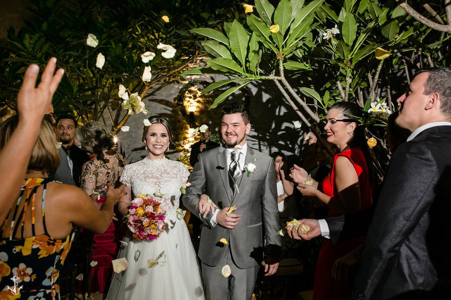 CASAMENTO - WEDDING DAY de Fer e Tarich optaram por uma cerimonia bem intimista no dia 28 de Novembro de 2017, terça-feira , um jantar todo charmoso para os mais queridos convidados