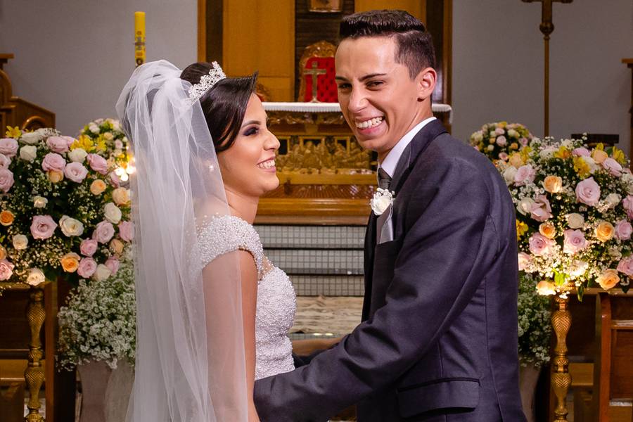 CASAMENTO - WEDDING DAY de Dia 14 de abril de 2018 Thamiris e João casaram-se na cidade de Pedra Preta - MT em um cerimonial linda com as emoções a flora da pele