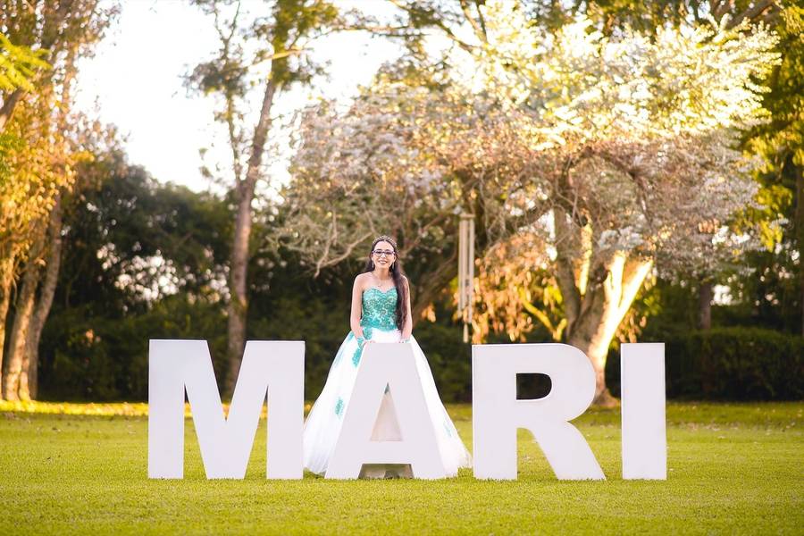 ENSAIO 15 ANOS de Ensaio de 15 Anos Mariana