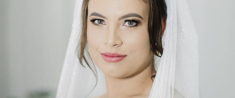 Linhas, detalhes e contornos: 8 retratos de noivas antes do casamento