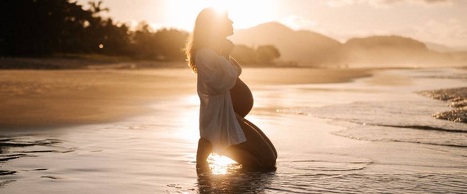 Vale a pena fazer ensaio gestante na praia?