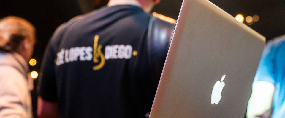 A importância do produtor musical no show com banda