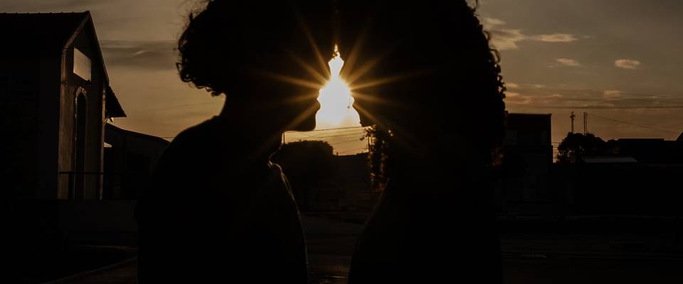 Fotografia de Casal: Por Que Fotos Naturais Contam Histórias Mais Verdadeiras