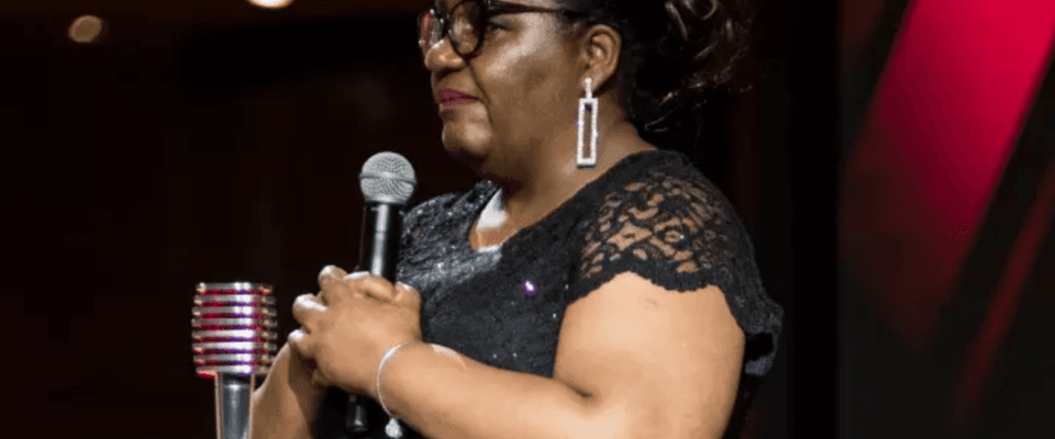 Primeira vacinada no Brasil é enfermeira vencedora do prêmio Notáveis CNN