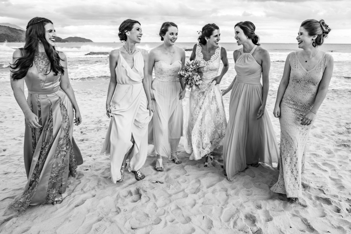 noiva e madrinhas casamento na praia destination wedding maresias sp