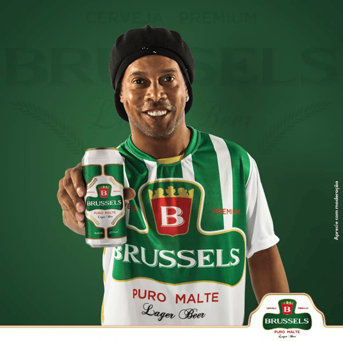 Fotografei Ronaldinho Gaúcho o garoto propaganda da Cerveja Brussels