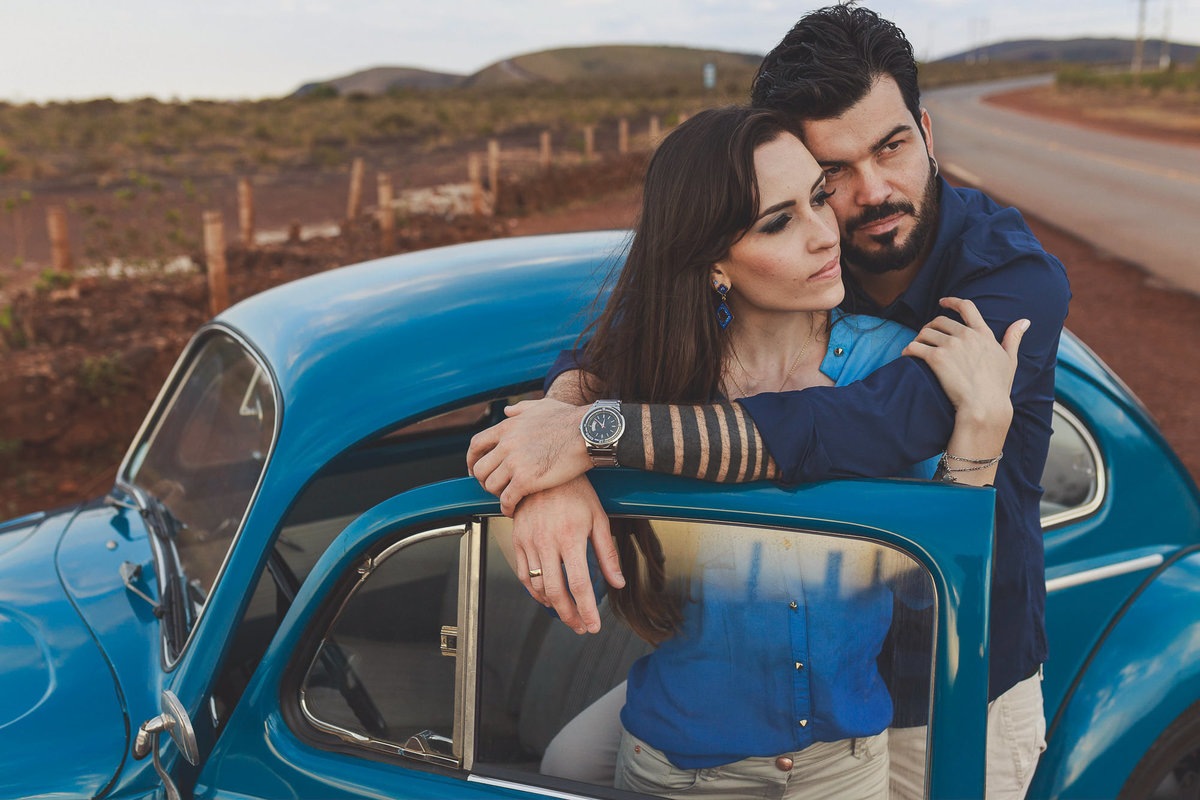 casal fazendo ensaio pre wedding para o casamento na serra do rola moça casamento em belo horioznte