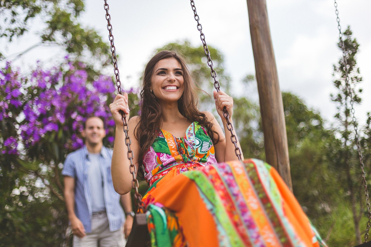 casal fazendo fotos pre wedding para casamento em bh fotografo de casamento em belo horizonte