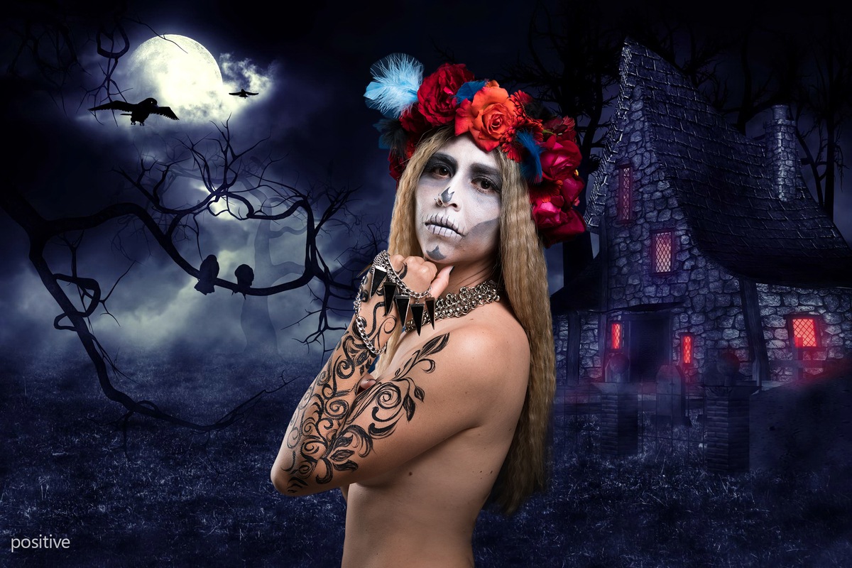 Catrina de noche, con luna llena y cuervos