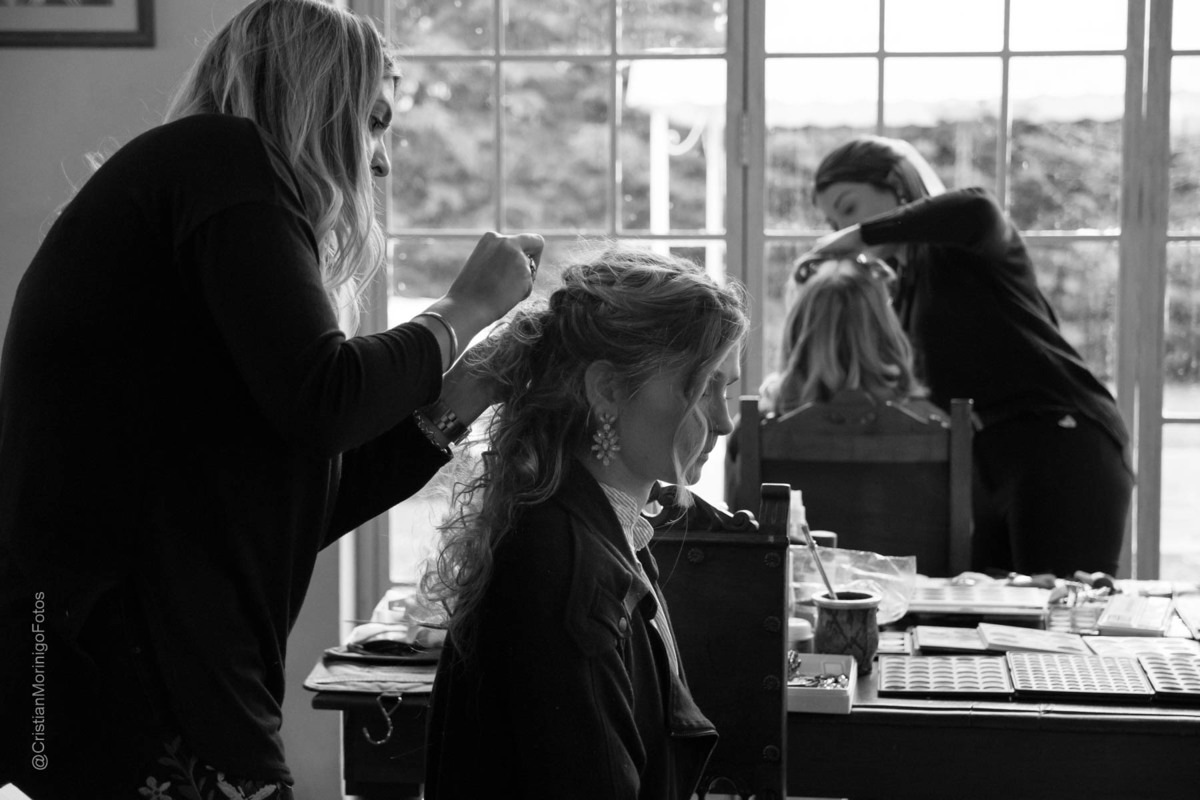 la peluquera estilista Anita Avoledo y la maquilladora Aneley Pilón