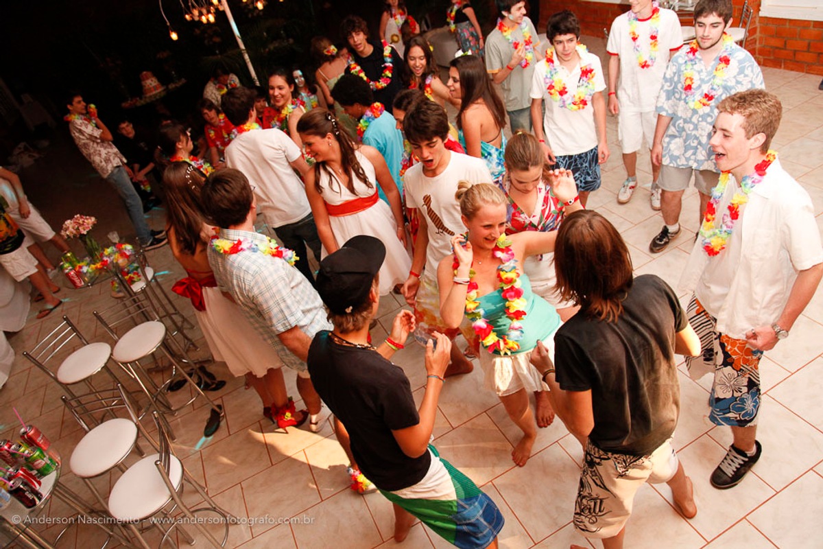 festa-animada-debutante-avare-sp