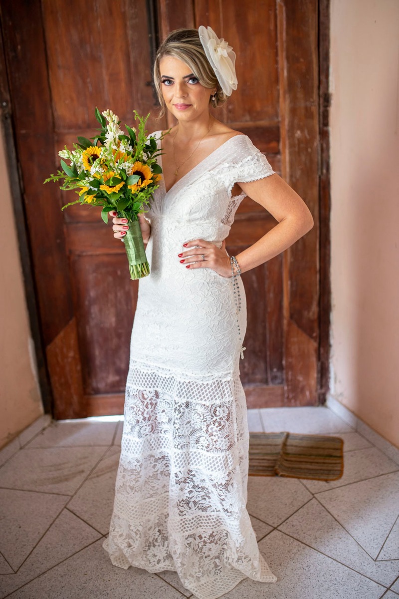 noiva-segurando-buquet-fotografo-casamento-capela-santa-cruz-campinas