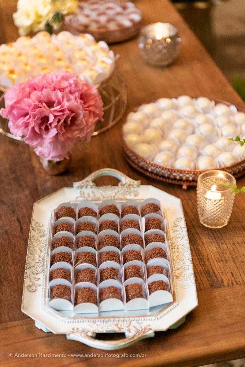 mesa-docinhos-brigadeiro-aniversario-villa-da-mooca