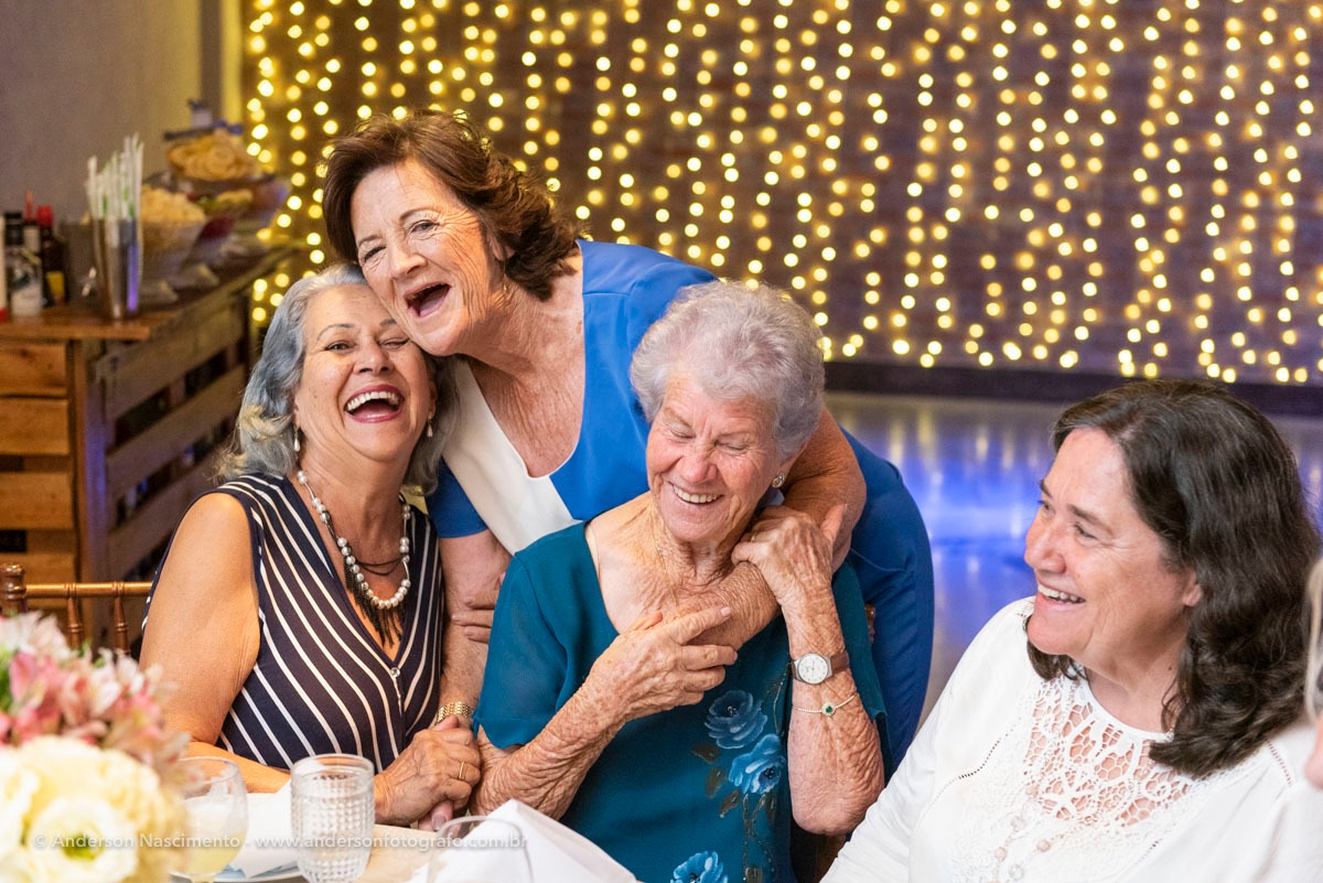 momentos-espontaneos-risadas-aniversario-70-anos-buffet-villa-da-mooca