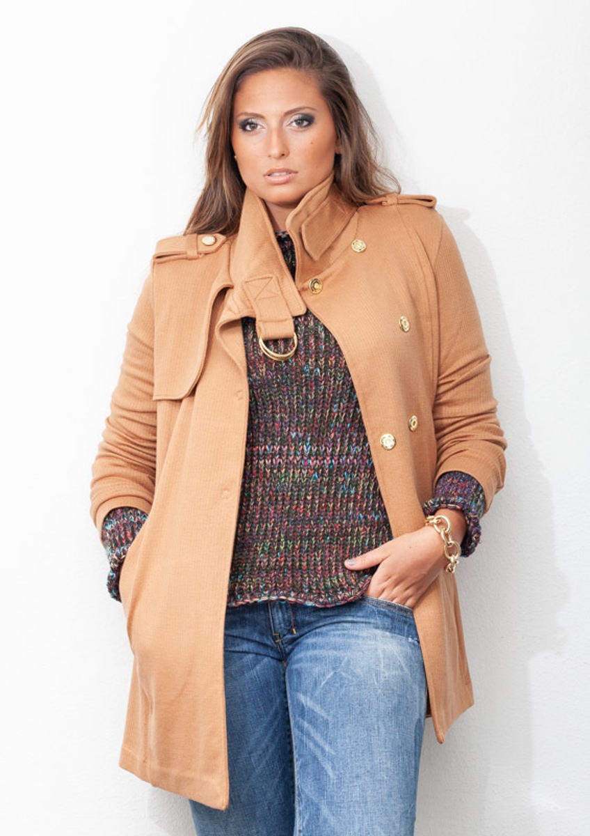 Ensaio-fotográfico-para-loja-de-roupas-mulher-mao-no-bolso