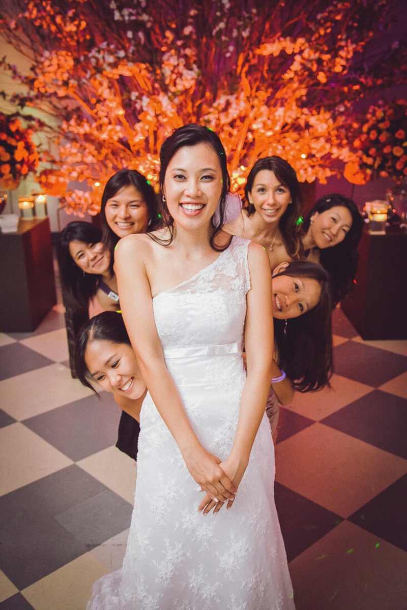 foto-inusitada-de-noiva-com-amigas-buffet-yano