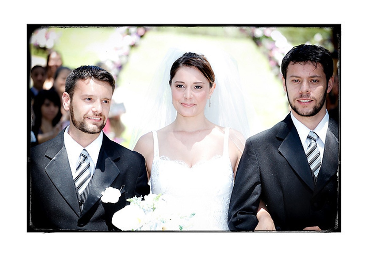 entrada-de-noiva-com-irmaos-buffet-espaco-natureza