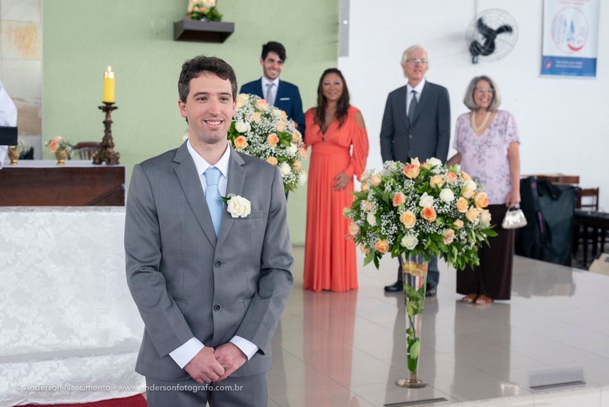 foto-noivo-aguardando-entrada-noiva-paroquia-sao-patricio