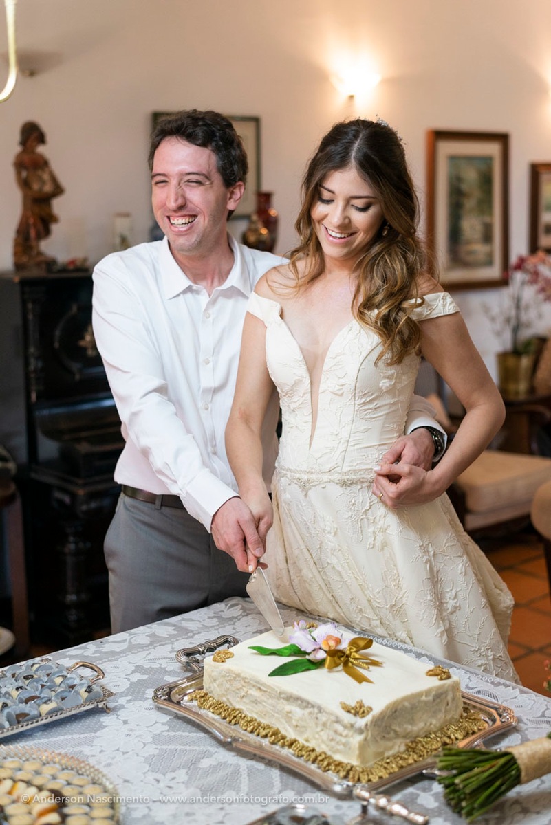 casal-cortando-bolo-buffet-guarapiranga