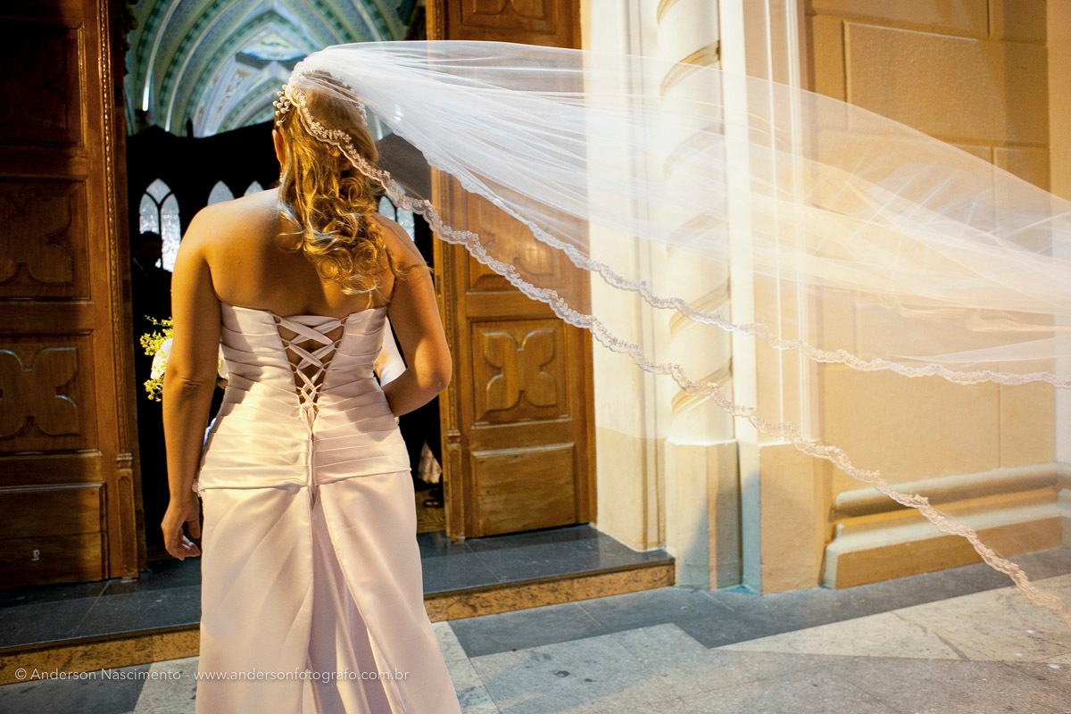noiva-na-porta-santuario-nossa-senhora-das-dores-avare