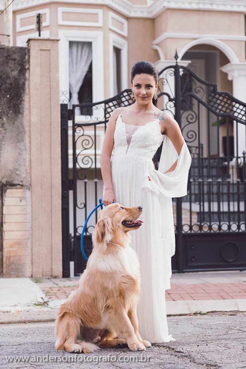 noiva-com-seu-cachorro-na-coleira-ensaio-fotografico