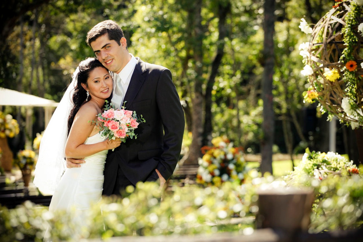 ensaio-fotografico-casal-no-jardim-buffet-espaco-natureza