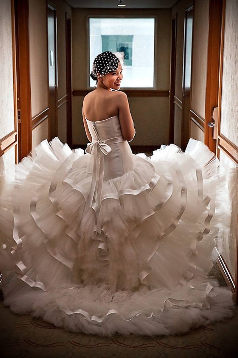foto-linda-vestido-noiva-corredor-hotel
