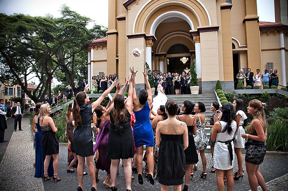 noiva-jogando-buque-igreja-nossa-senhora-do-carmo-sto-andre2