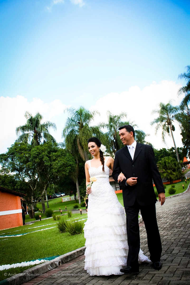 noiva-e-pai-buffet-portal-da-serra-eventos