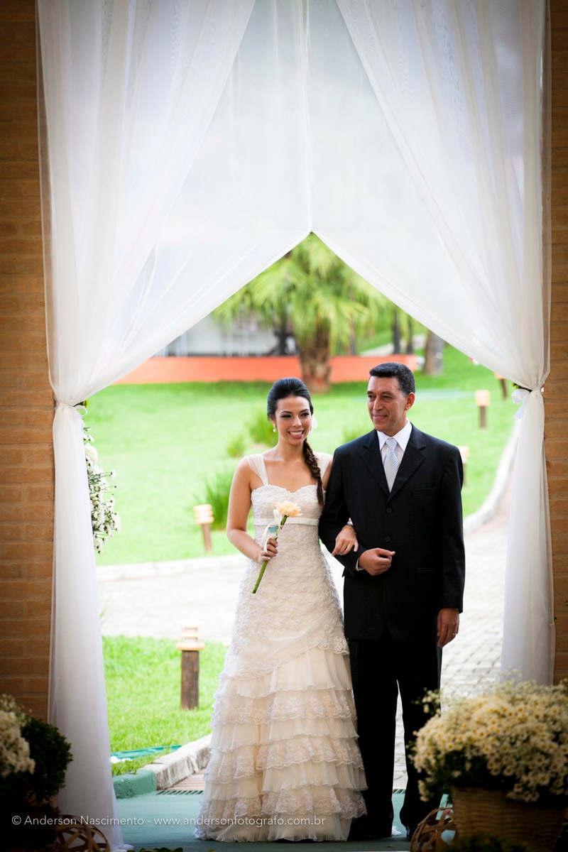 entrada-noiva-buffet-portal-da-serra-eventos