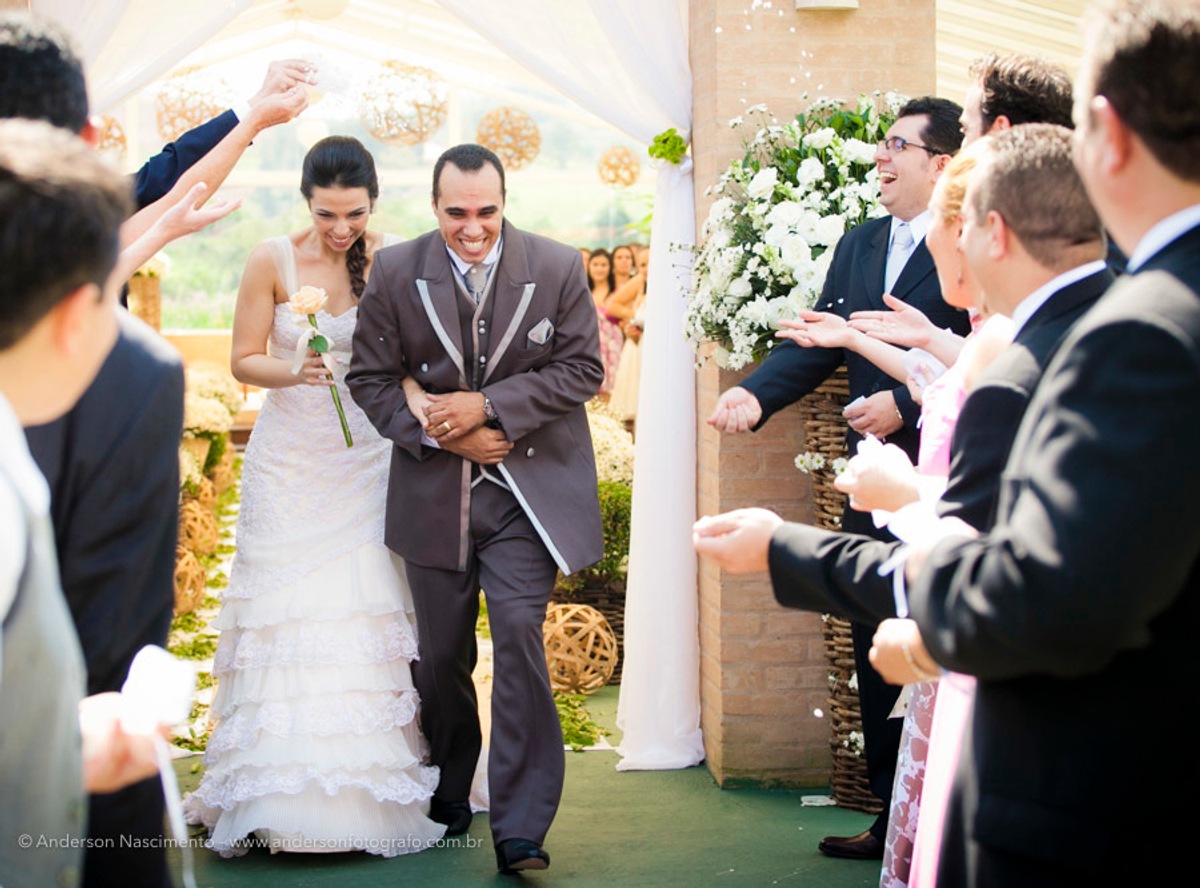 casamento-durante-o-dia-saida-dos-noivos