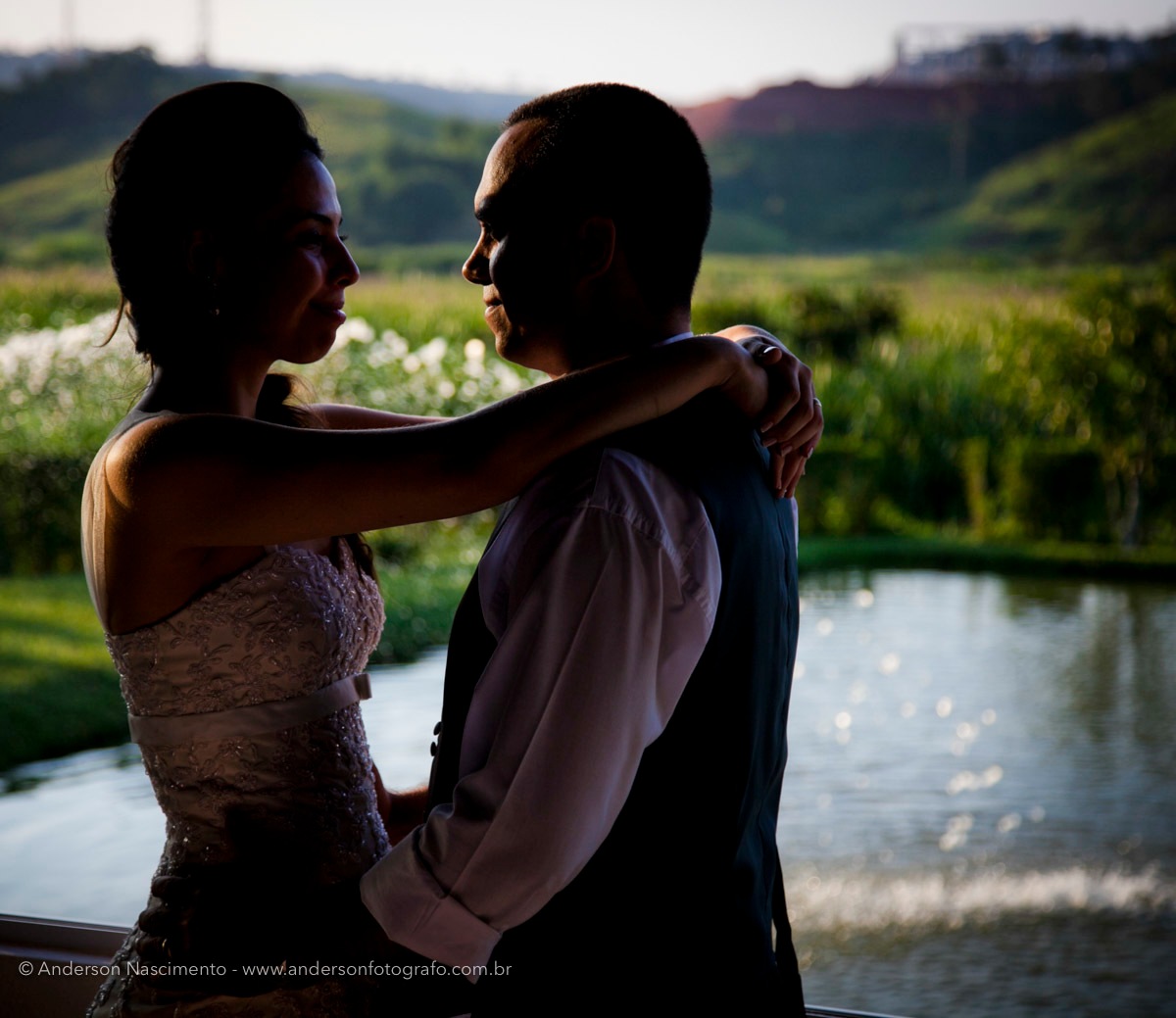 foto-casal-contraluz-buffet-portal-da-serra-eventos
