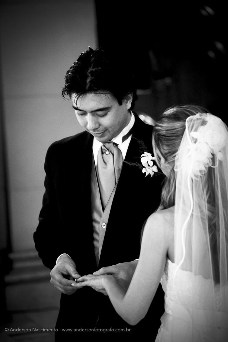 troca-aliancas-noivo-casamento-capela-do-sion