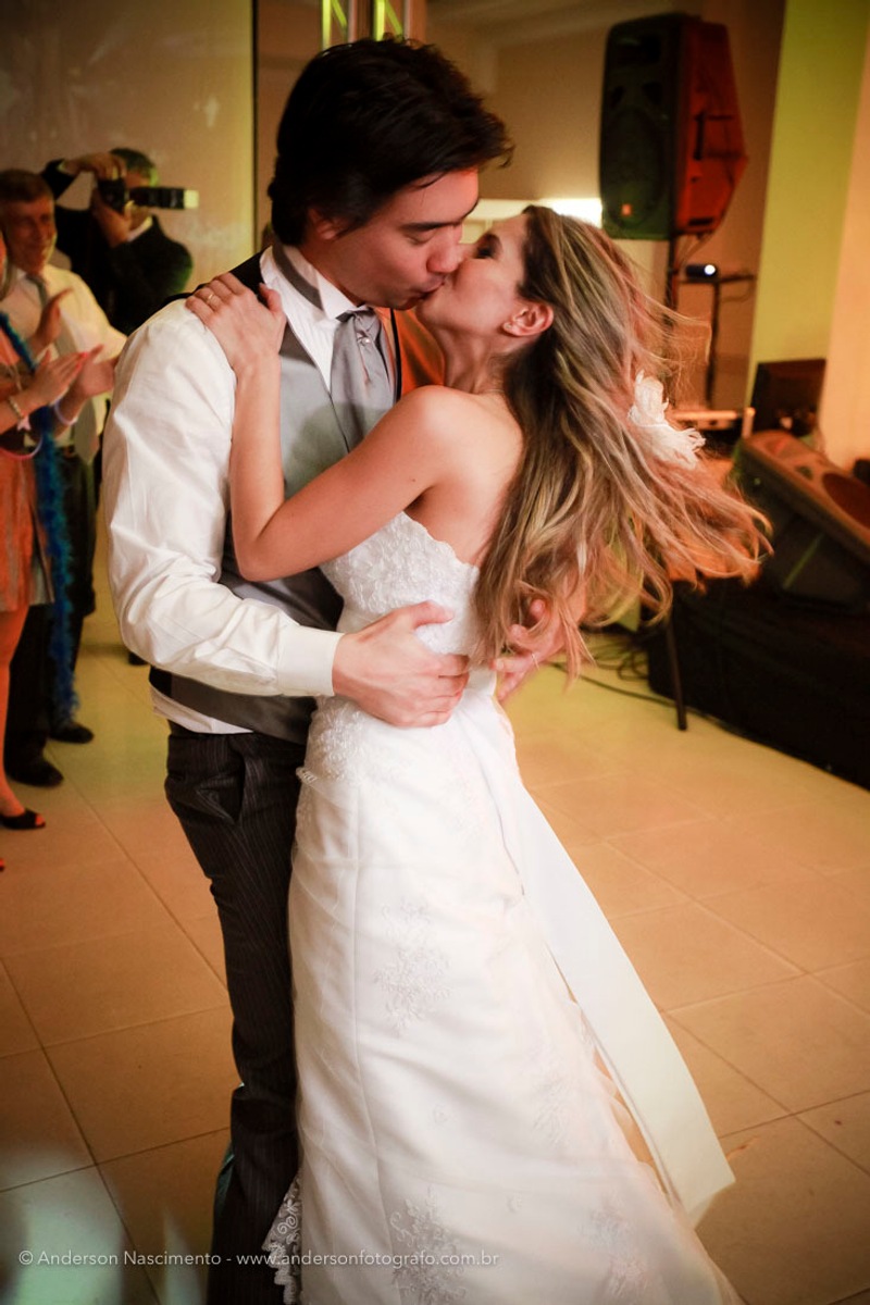 noivos-dancando-casamento-clube-portugues-perdizes