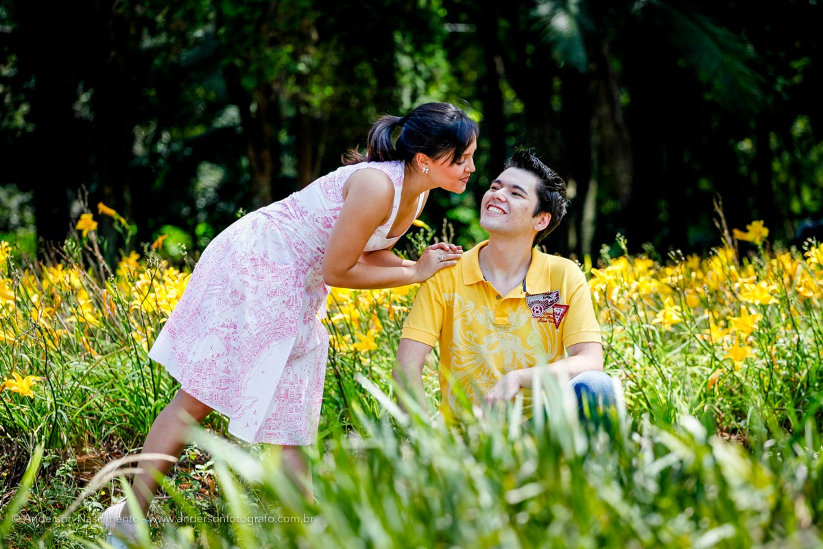 noiva-beijando-noivo-ensaio-pre-wedding-parque-ibirapuera