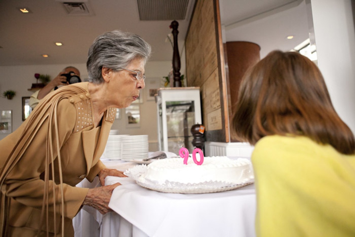 soprando-velinhas-aniversario-90-anos