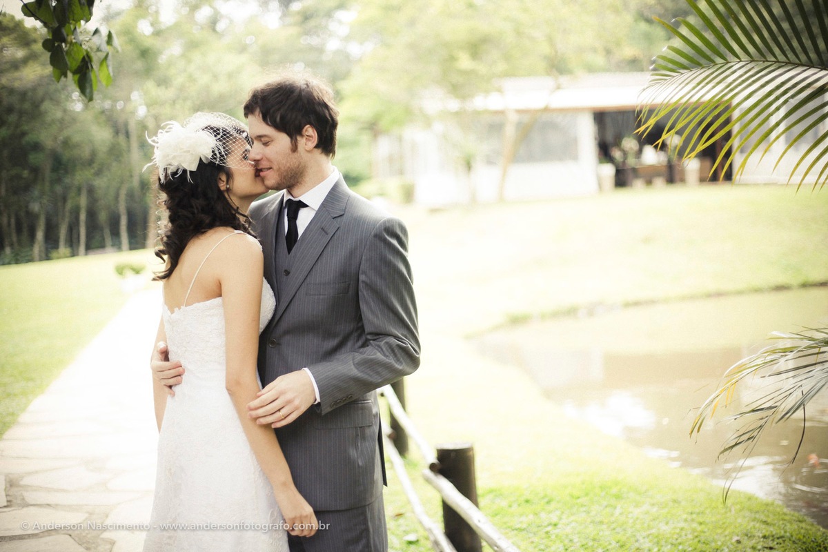 momento-intimo-entre-casal-buffet-espaco-natureza