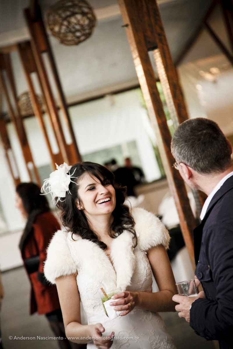 noiva-sorrindo-casamento-buffet-espaco-natureza