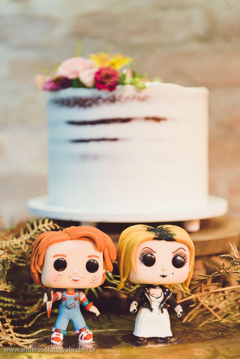 decoracao-bolo-chuck-casamento-casa-quena