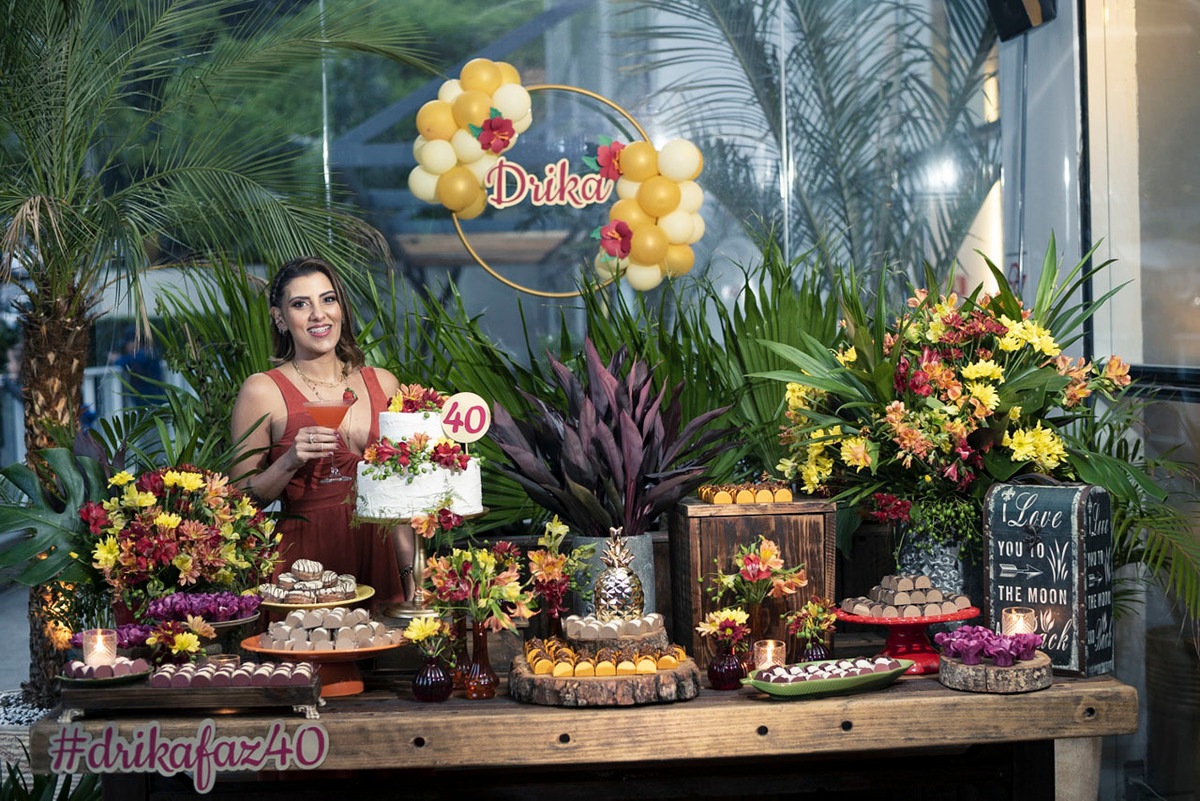 Mesa-decorada-maui-poke-restaurante-alphaville