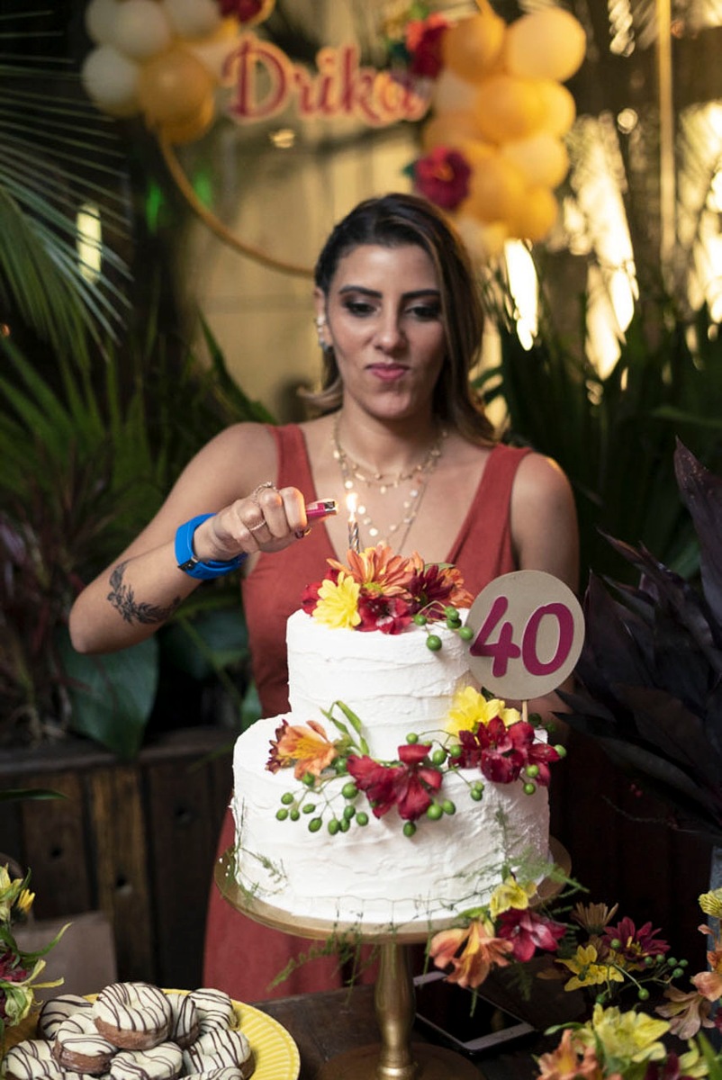 aniversariante-40anos-vela-bolo-maui-poke-restaurante-alphaville