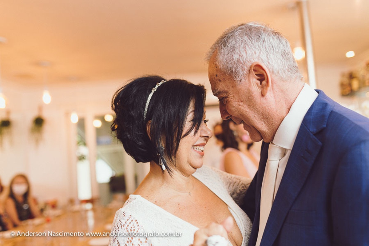 casamento-casal-dancando-restaurante-seppia