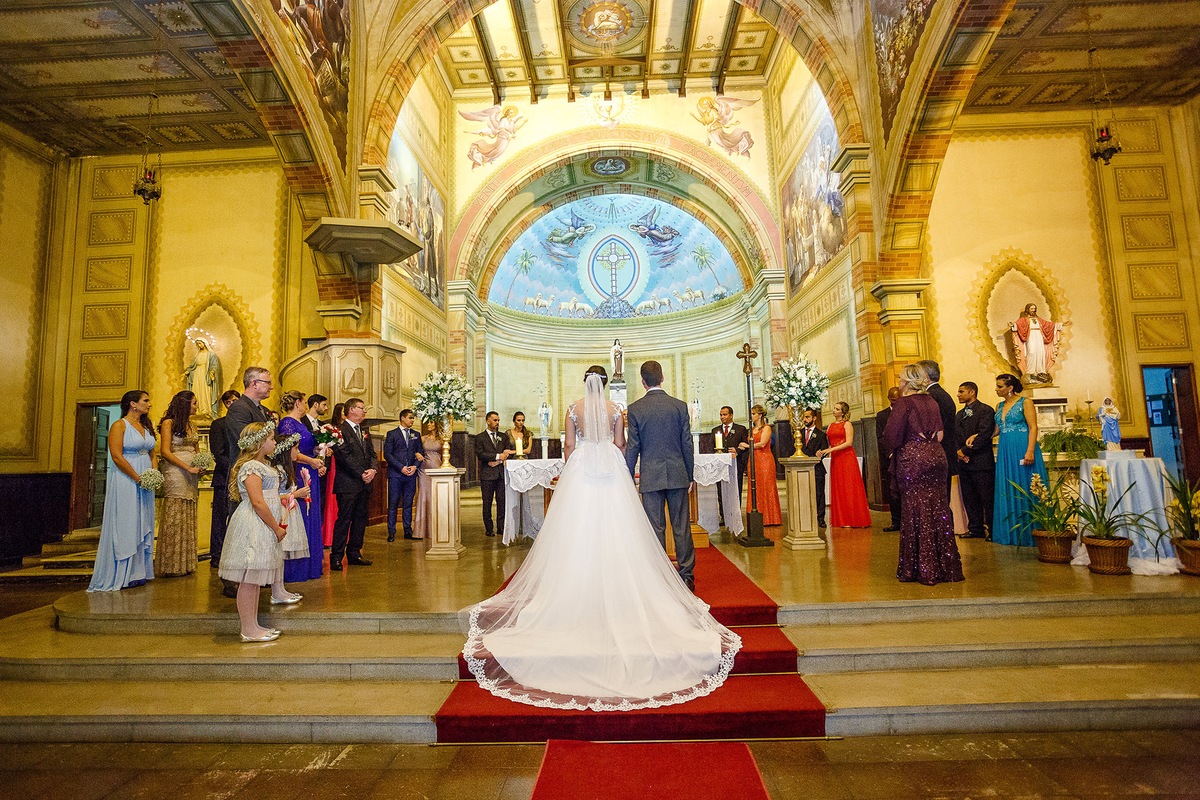 a noiva no altar com o noivo, os padrinhos, os pais, a dama de honra e pajem, , por Vinícius Vogel, fotografo de casamento em Porto Alegre, Serra Gaúcha e Região Metropolitana