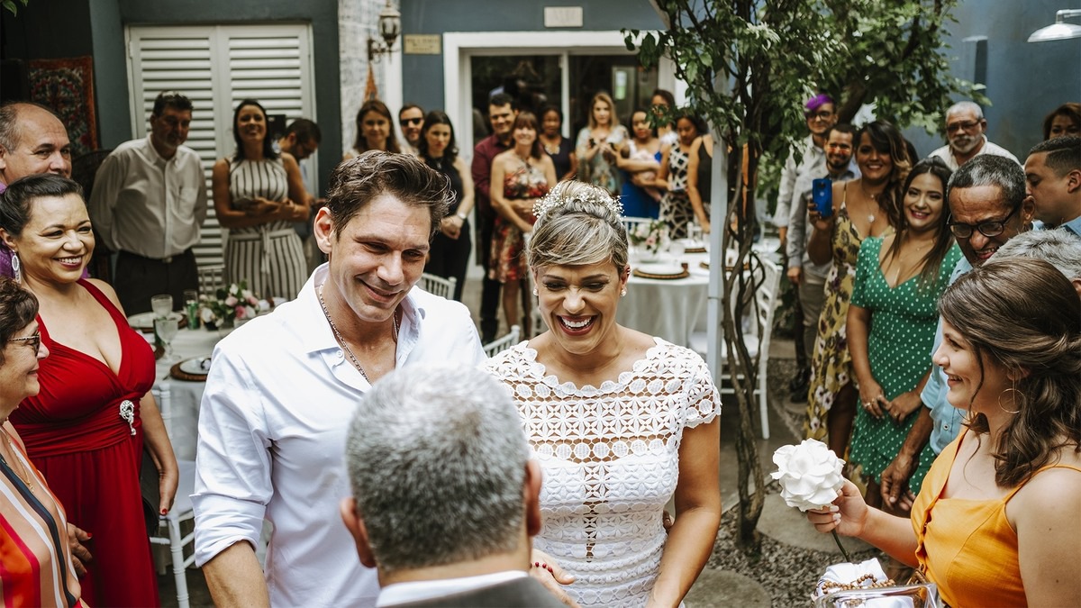 Néia e Paulo durante a cerimônia no Restaurante Secreto Santo Afonso Massas