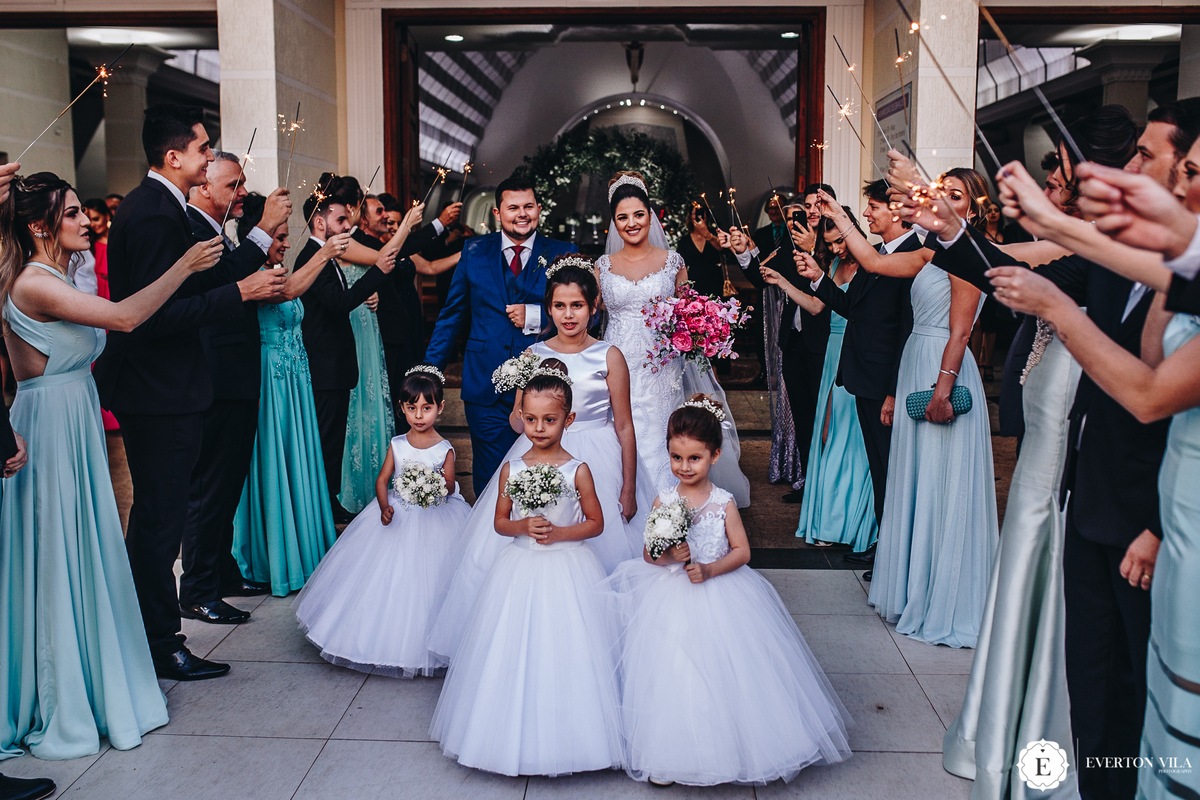 daminhas de casamento clássico na igreja