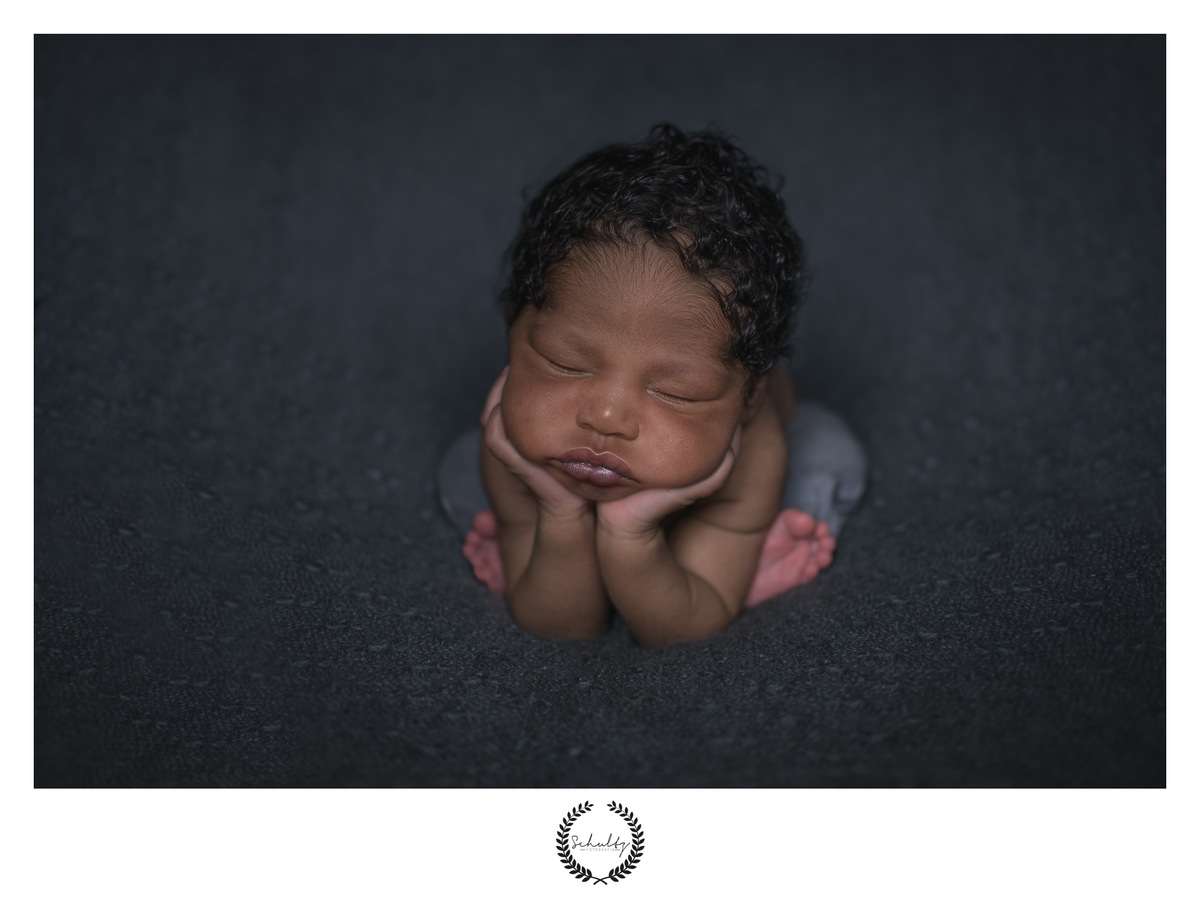 Cuidados-na-sessão-newborn-pose-do-sapinho