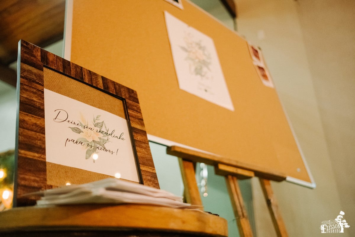 quadro de recados com fotos dos noivos para os convidados deixarem recados, casamento e decoração DIY, boho