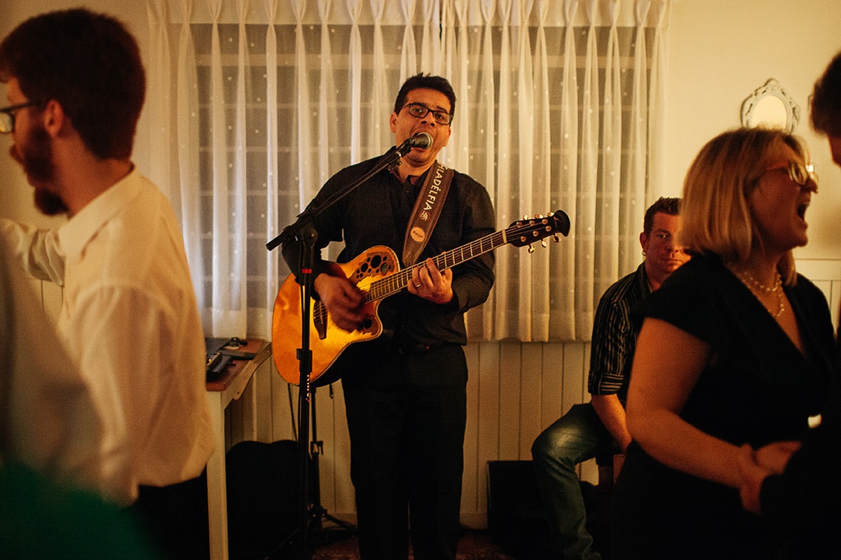 Cantor em festa de casamento