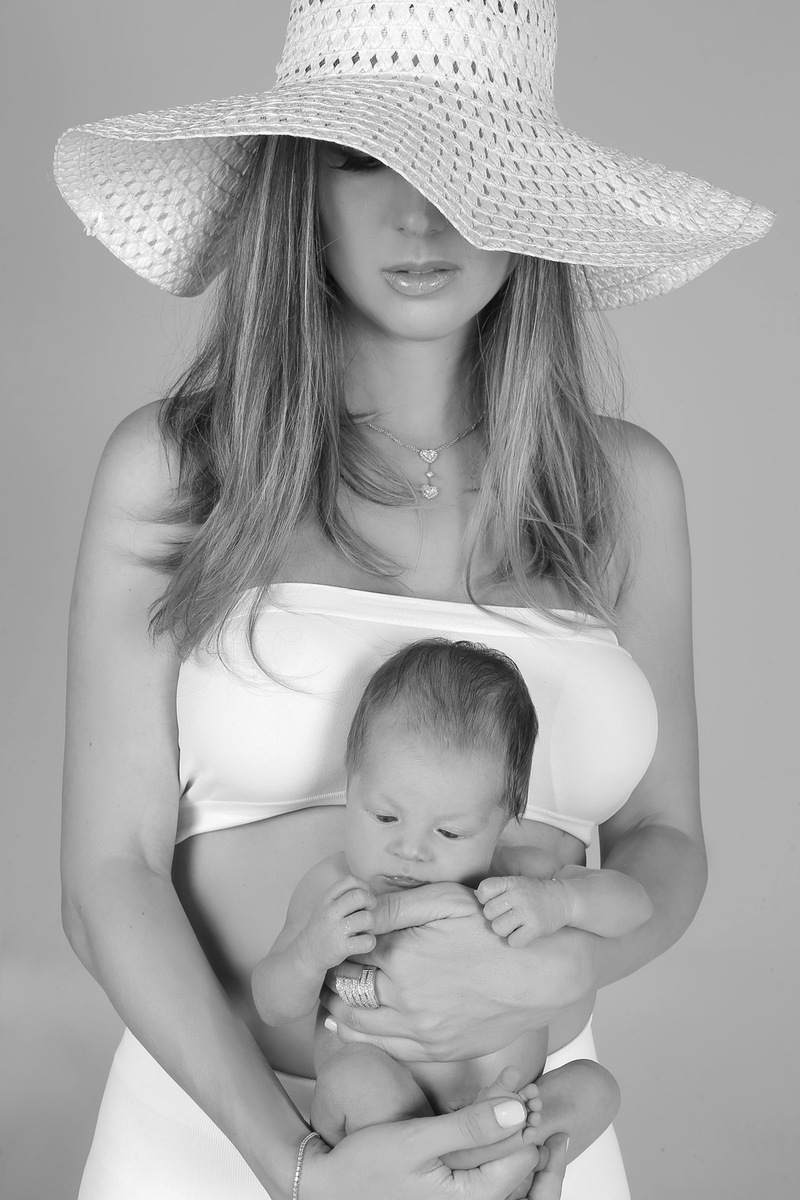 bebê-gravidez-cuidados-mamãe-segurando-bebê-alimentação-saudável-baby-pregnant-photo-photograph-fotografia-