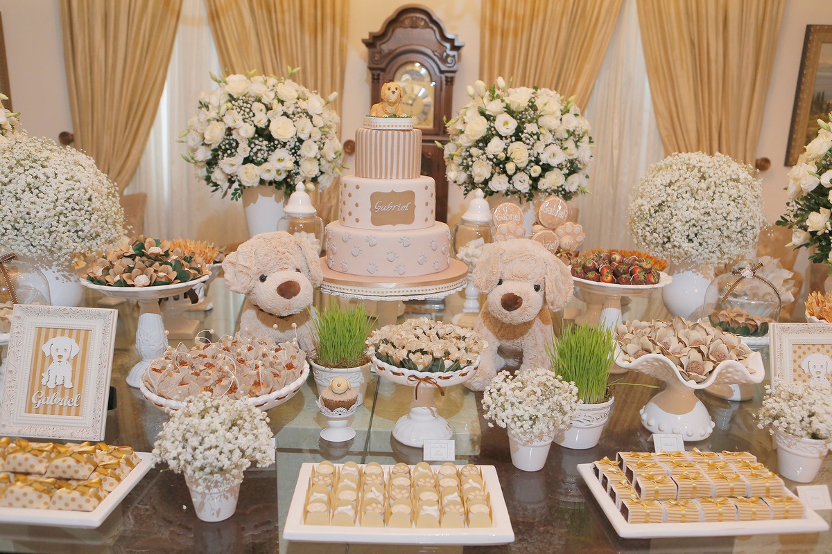 urso-flores-bolo-docinhos-evento-aniversario-intanfil-event-fabiomartins-fabio-martins-fm-equipefm-festa-tema-cores-neutras-aniversario-elegante-aniversario-com-cores-neutras